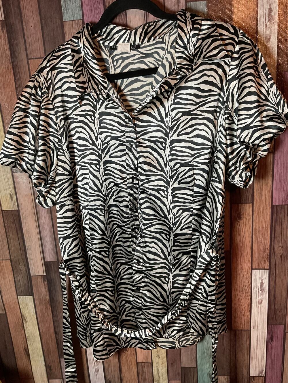 Sara Michelle Women’s Zebra Button Front Short Sleeve Top Waist Tie Size 2X EUC